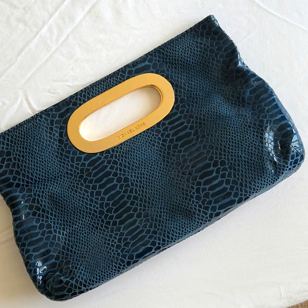 MICHAEL Michael Kors clutch in blue python patterned leather